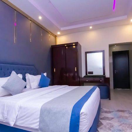 ال متعب سويتس الفلاح 1 Aparthotel Riyadh Exterior photo