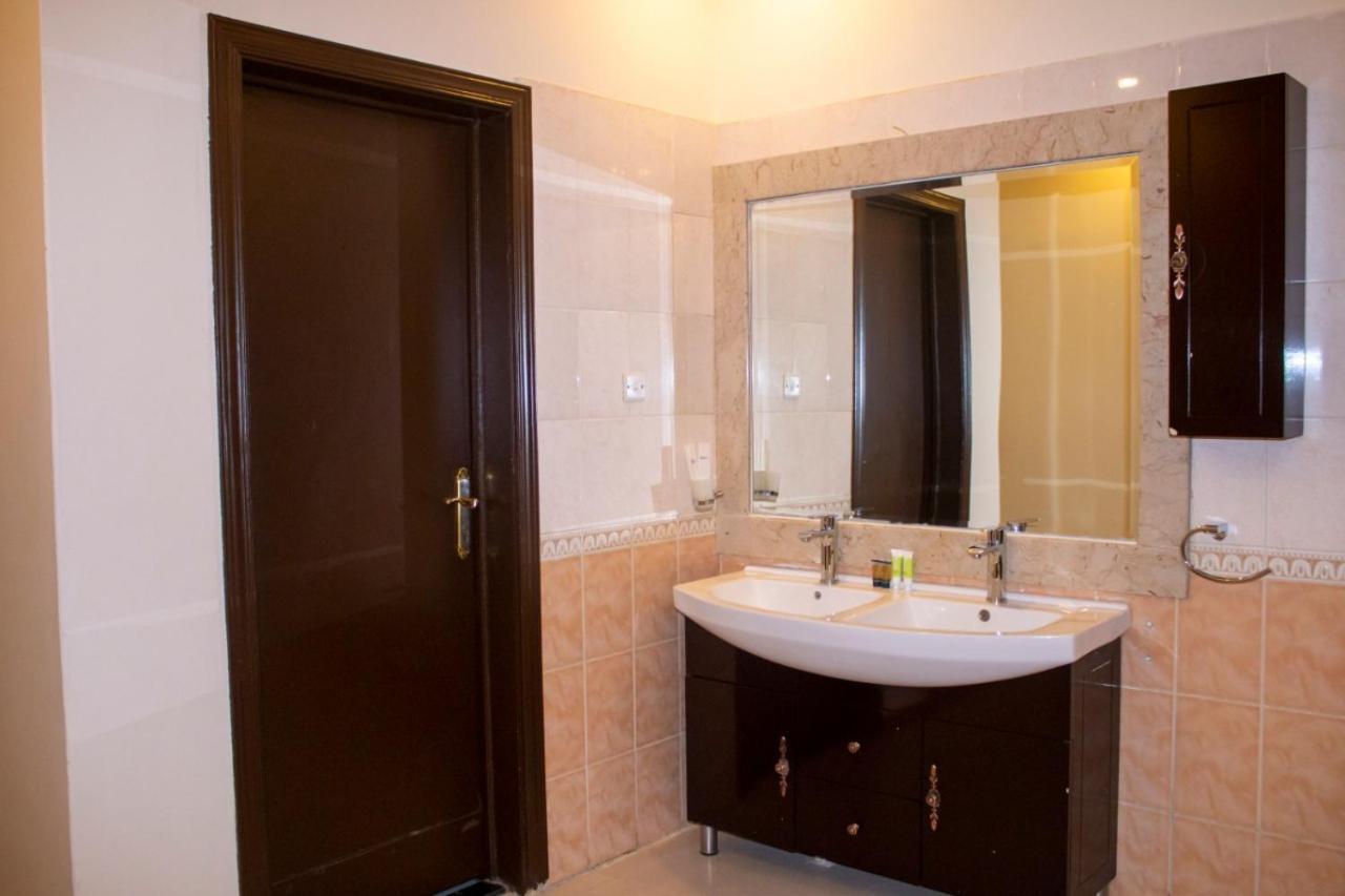 ال متعب سويتس الفلاح 1 Aparthotel Riyadh Exterior photo
