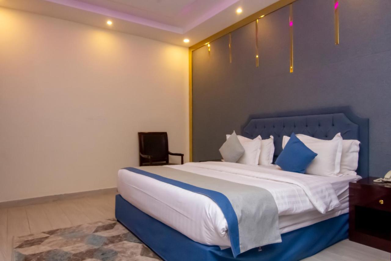 ال متعب سويتس الفلاح 1 Aparthotel Riyadh Exterior photo